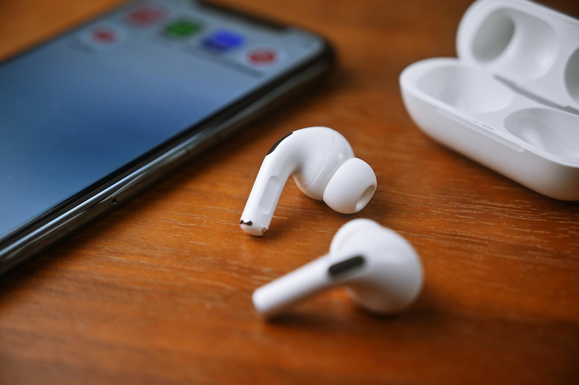 How to pause AirPods – 4 Different methods
