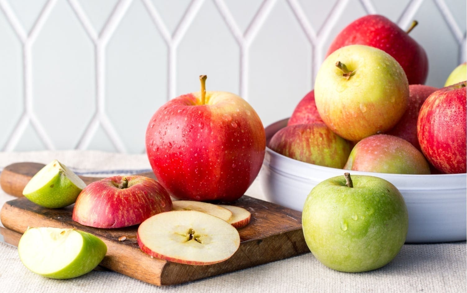 average-apple-has-about-80-calories